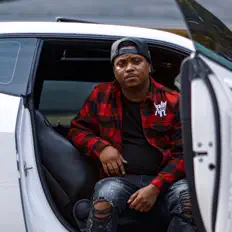 Z6ne Cruzを聴いたり、ミュージックビデオを鑑賞したり、経歴やツアー日程などを確認したりしましょう！