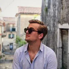 Listen to LeoLeo, watch music videos, read bio, see tour dates & more!