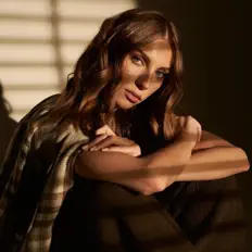 Dengarkan NASTYA ROMANOVA, tonton video musik, baca bio, lihat tanggal tur & lainnya!