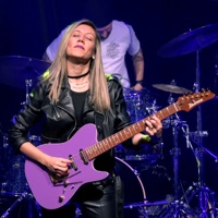 Running to the Other Side (Live) - Single - Lari Basilio