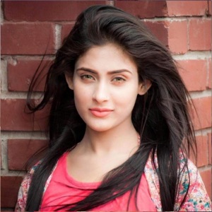 ফুলের থেকেও সুন্দর তার দুটি চোখ