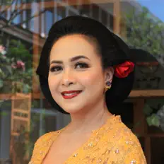 Escucha a Sundari Soekotjo, mira vídeos musicales, lee la biografía, consulta fechas de giras y mucho más.