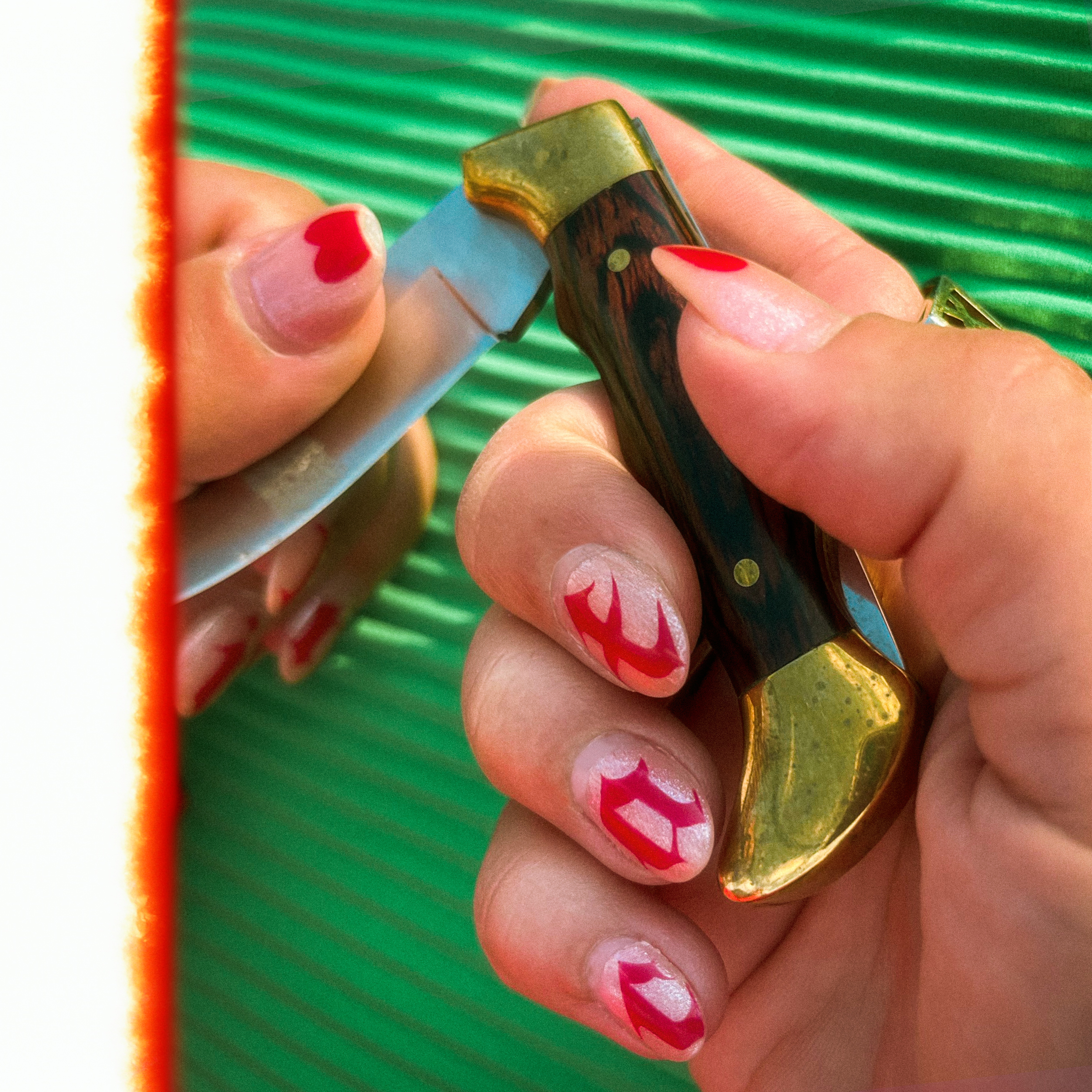 León Con Uñas De Gel - Single