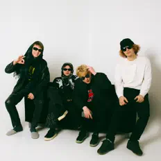 MAKAKI सुनें, म्यूज़िक वीडियो देखें, बायो पढ़ें, दौरे की तारीखें और बहुत कुछ देखें!