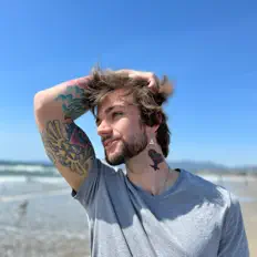 Escucha a Josh James, mira videos musicales, lee su biografía, consulta las fechas de las gira y más.