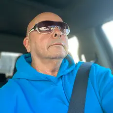 收听 TONY RUSS、观看音乐视频、阅读小传、查看巡演日期等 ！