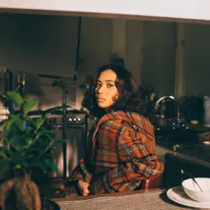 收听 Naya Yeira、观看音乐视频、阅读小传、查看巡演日期等 ！