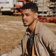 LaBrew II सुनें, म्यूज़िक वीडियो देखें, बायो पढ़ें, दौरे की तारीखें और बहुत कुछ देखें!