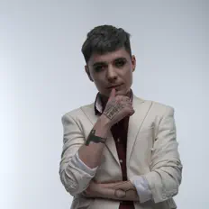 收听 PUNXXX、观看音乐视频、阅读小传、查看巡演日期等 ！