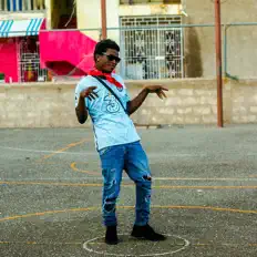 聆聽 Konsi、觀看音樂影片、閱讀小傳、查看巡演日期等！