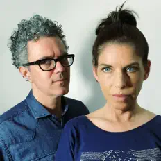 Sub Lightsを聴いたり、ミュージックビデオを鑑賞したり、経歴やツアー日程などを確認したりしましょう！