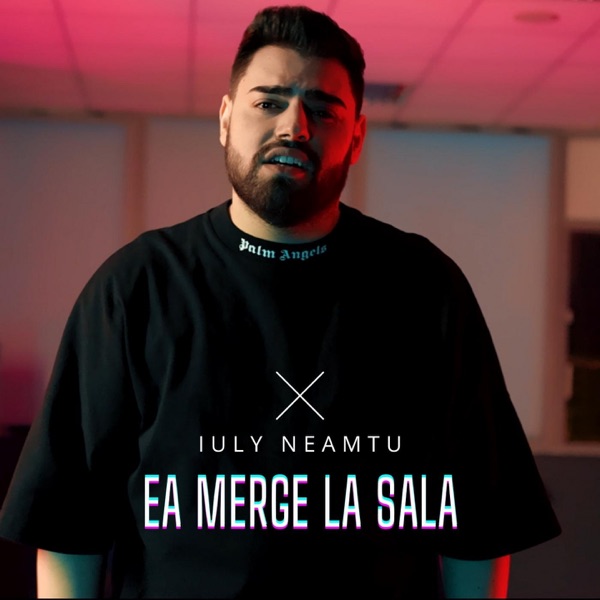 Ea merge la sala