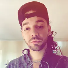 Escucha a Justiggz, mira videos musicales, lee su biografía, consulta las fechas de las gira y más.