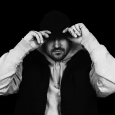 Frank Panik सुनें, म्यूज़िक वीडियो देखें, बायो पढ़ें, दौरे की तारीखें और बहुत कुछ देखें!