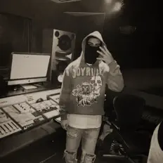 Hoodrichcashを聴いたり、ミュージックビデオを鑑賞したり、経歴やツアー日程などを確認したりしましょう！