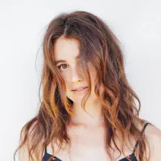 Poslechněte si interpreta Skylar Marks, sledujte hudební videa, přečtěte si životopis, podívejte se na data turné a další informace.