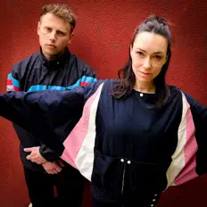 收听 August August、观看音乐视频、阅读小传、查看巡演日期等 ！