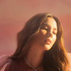 Catrionaを聴いたり、ミュージックビデオを鑑賞したり、経歴やツアー日程などを確認したりしましょう！