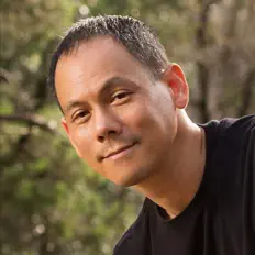 聆聽 Bion Tsang、觀看音樂影片、閱讀小傳、查看巡演日期等！