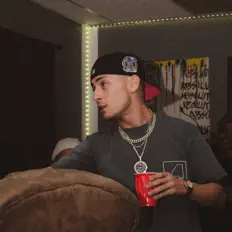 Listen to Uptop Blanc, watch music videos, read bio, see tour dates & more!