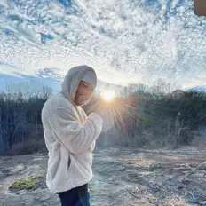 收听 Meco、观看音乐视频、阅读小传、查看巡演日期等 ！