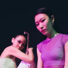 聆聽 Love & Rose、觀看音樂影片、閱讀小傳、查看巡演日期等！