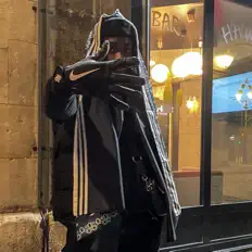 Fuego सुनें, म्यूज़िक वीडियो देखें, बायो पढ़ें, दौरे की तारीखें और बहुत कुछ देखें!