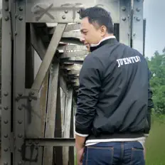 Arie Samudera सुनें, म्यूज़िक वीडियो देखें, बायो पढ़ें, दौरे की तारीखें और बहुत कुछ देखें!