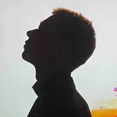 посмотрим을(를) 듣고, 뮤직 비디오를 보고, 약력을 읽고, 투어 일정 등을 확인하세요!