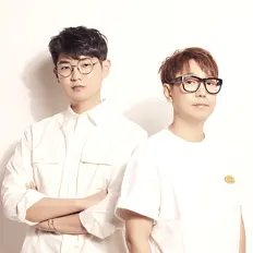 聆聽 Sarang、觀看音樂影片、閱讀小傳、查看巡演日期等！
