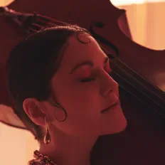 收听 Gatha、观看音乐视频、阅读小传、查看巡演日期等 ！