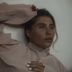 Escucha a ELISS ONE, mira videos musicales, lee su biografía, consulta las fechas de las gira y más.
