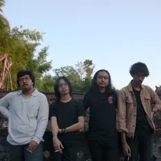 Escucha a KLIF, mira vídeos musicales, lee la biografía, consulta fechas de giras y mucho más.