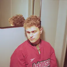 Hör dir dvd an, schau dir Musikvideos an, lies die Biografie, finde Tourdaten und mehr!