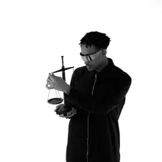 Hör dir Cheron an, schau dir Musikvideos an, lies die Biografie, finde Tourdaten und mehr!