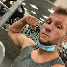 Scotty Vを聴いたり、ミュージックビデオを鑑賞したり、経歴やツアー日程などを確認したりしましょう！
