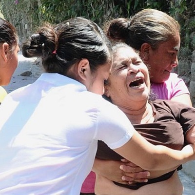 Una madre llora - Single