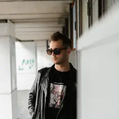 收听 Devilboy、观看音乐视频、阅读小传、查看巡演日期等 ！