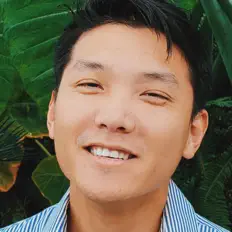 聆聽 Weej、觀看音樂影片、閱讀小傳、查看巡演日期等！