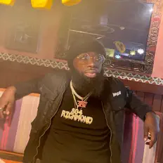 Poslechněte si interpreta Jiggy Blak, sledujte hudební videa, přečtěte si životopis, podívejte se na data turné a další informace.