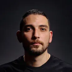 Poslechněte si interpreta Ashmawy, sledujte hudební videa, přečtěte si životopis, podívejte se na data turné a další informace.