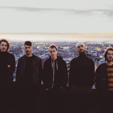 Poslechněte si interpreta Marsyas, sledujte hudební videa, přečtěte si životopis, podívejte se na data turné a další informace.