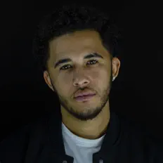 聆聽 SWANANDONLY、觀看音樂影片、閱讀小傳、查看巡演日期等！