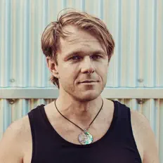 Écoutez Josiah Johnson, regardez des vidéoclips, lisez la biographie, consultez les dates de tournée et plus encore !