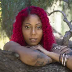 Écoutez Dolly Dearist, regardez des vidéoclips, lisez la biographie, consultez les dates de tournée et plus encore !