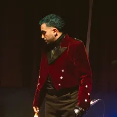 收听 Deverano、观看音乐视频、阅读小传、查看巡演日期等 ！