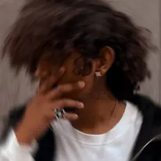 Dengarkan Melo Beam, tonton video musik, baca bio, lihat tanggal tur & lainnya!