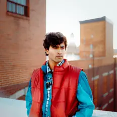 聆聽 Bobin、觀看音樂影片、閱讀小傳、查看巡演日期等！