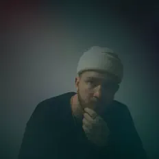 Skrachを聴いたり、ミュージックビデオを鑑賞したり、経歴やツアー日程などを確認したりしましょう！