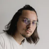 Poslechněte si interpreta undefined, sledujte hudební videa, přečtěte si životopis, podívejte se na data turné a další informace.